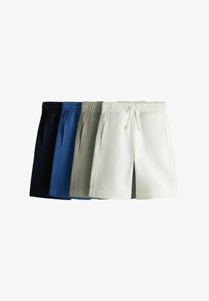 Vier Paare Freizeit-Shorts in Schwarz, Blau, Grau und Weiß, jeweils mit elastischem Bund und seitlichen Taschen, nebeneinander angeordnet.