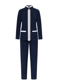 Marineblauer Trainingsanzug mit einer taillierten Jacke, die einen hohen Kragen, einen weißen Reißverschluss und eine Taschenverzierung aufweist. Die Hose hat gerade Beine und eine weiche Textur.