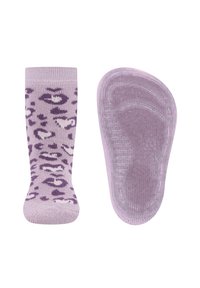Hellblaue Socken mit einem Leopardenmuster, ausgestattet mit einer strukturierten Sohle für besseren Halt. Glatte Textur und knöchellanges Design.