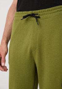 HUGO DUTSCHI - Joggebukse - open green