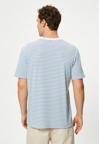 Koton - T-shirt z nadrukiem