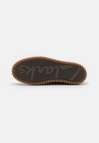 Clarks TORHILL DESERT BOOT - Stringate sportive - dark brown