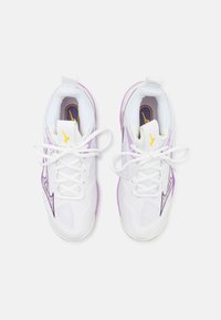 Mizuno WAVE MOMENTUM 3 - Volejbalové boty - white/patrician purple/quince