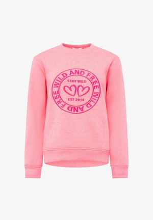 Różowy sweter z długimi rękawami, okrągłym dekoltem i teksturowaną grafiką przedstawiającą serca i tekst. Tkanina ma miękką, gładką powierzchnię.