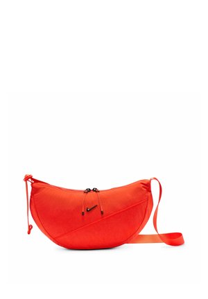 AURA CRESCENT - Skulderveske - picante red