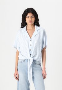 Button-up, short-sleeve shirt in light blue with white stripes. Features a knotted front design and a collar. Smooth fabric with a relaxed fit.