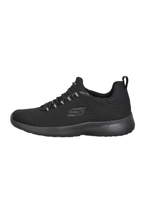 Zapatos deportivos negros con parte superior de malla, puntera redonda y suela ligera. Presentan acentos reflectantes y un diseño de cordones para un ajuste seguro.