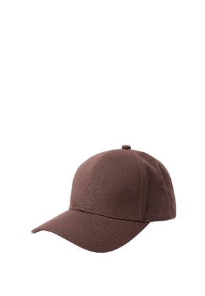 Brun baseballcap i stof med buet skygge og syninger i paneldesign, vist mod en hvid baggrund.