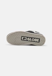 Globe TILT - Sapatilhas de skate - black