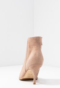 Kennel + Schmenger Ankle boot