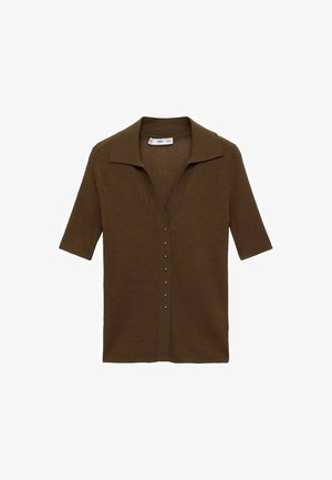 Cardigan corto marrone con maniche corte, dotato di un colletto piatto, presenta una chiusura frontale con bottoni decorata con piccoli bottoni metallici e una trama a coste.