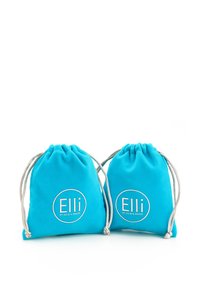 To turkise stof trækposer med hvidt logo "Elli" og grå snore, der har en glat tekstur og kompakt form.