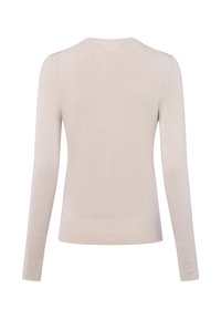 Beżowy sweter z długim rękawem, wykonany z miękkiego materiału, o prostym designie, okrągłym dekolcie oraz ściągaczach przy mankietach i u dołu.