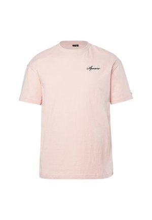 Lichtroze katoenen T-shirt met korte mouwen, een ronde hals en een kleine zwarte "Monaco" tekst op de linkerborst.