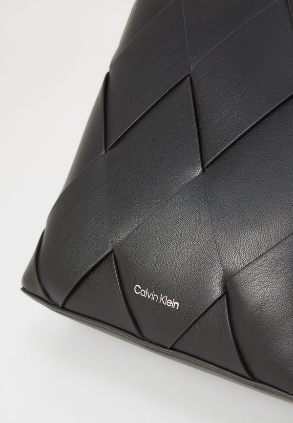 SQUARE CROSSBODY - Cross body bag3