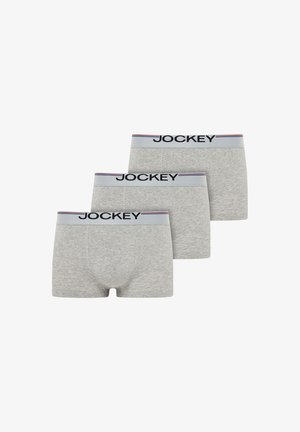Trzy szare bokserki męskie marki Jockey z białymi elastycznymi pasami w talii i czarnym napisem z logo.