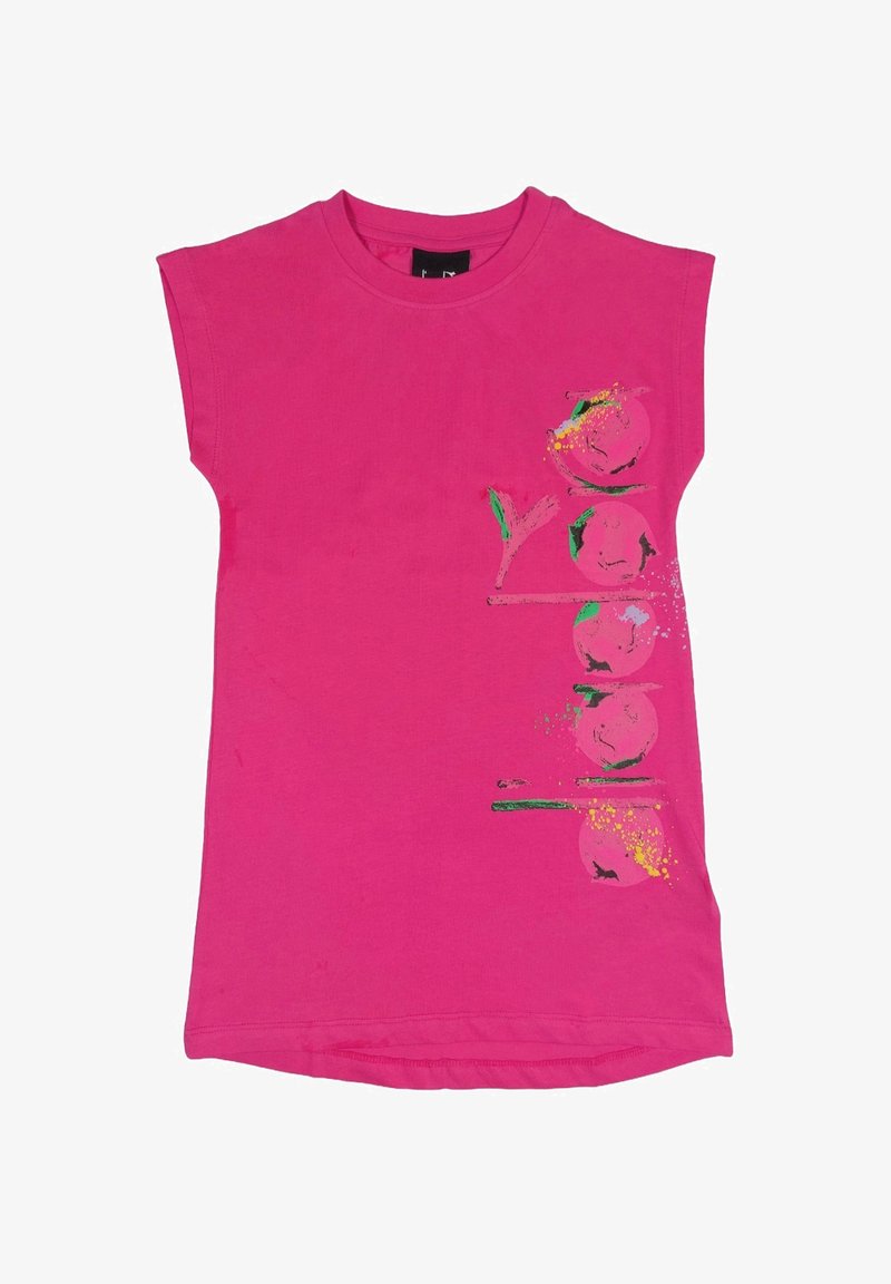 T-shirt senza maniche rosa in cotone. Presenta un design grafico colorato con spruzzi di giallo e verde, e un collo rotondo.