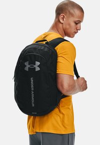 Under Armour - UA HUSTLE LITE - Reppu - black Pienoiskuva 1