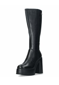 Kozak skórzany do kolan w kolorze czarnym z grubą, wysoką platformą i słupkowym obcasem. Posiada gładką fakturę i minimalne detale w szwie.