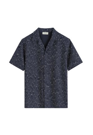 Chemise bleu marine à manches courtes avec un petit motif tacheté blanc et col camp, étiquetée "FRILIVIN" à l’intérieur du col.