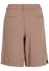 Pantaloni corti marrone chiaro realizzati in tessuto testurizzato, con vita dotata di passanti per cintura, due tasche posteriori e una vestibilità ampia e dritta.