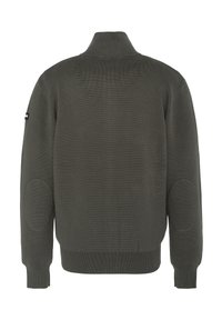 Oliven grøn strikket sweater med høj krave, ribbede mansjetter og albuepatches. Struktureret stof med lige snit og ingen synlige lukninger.