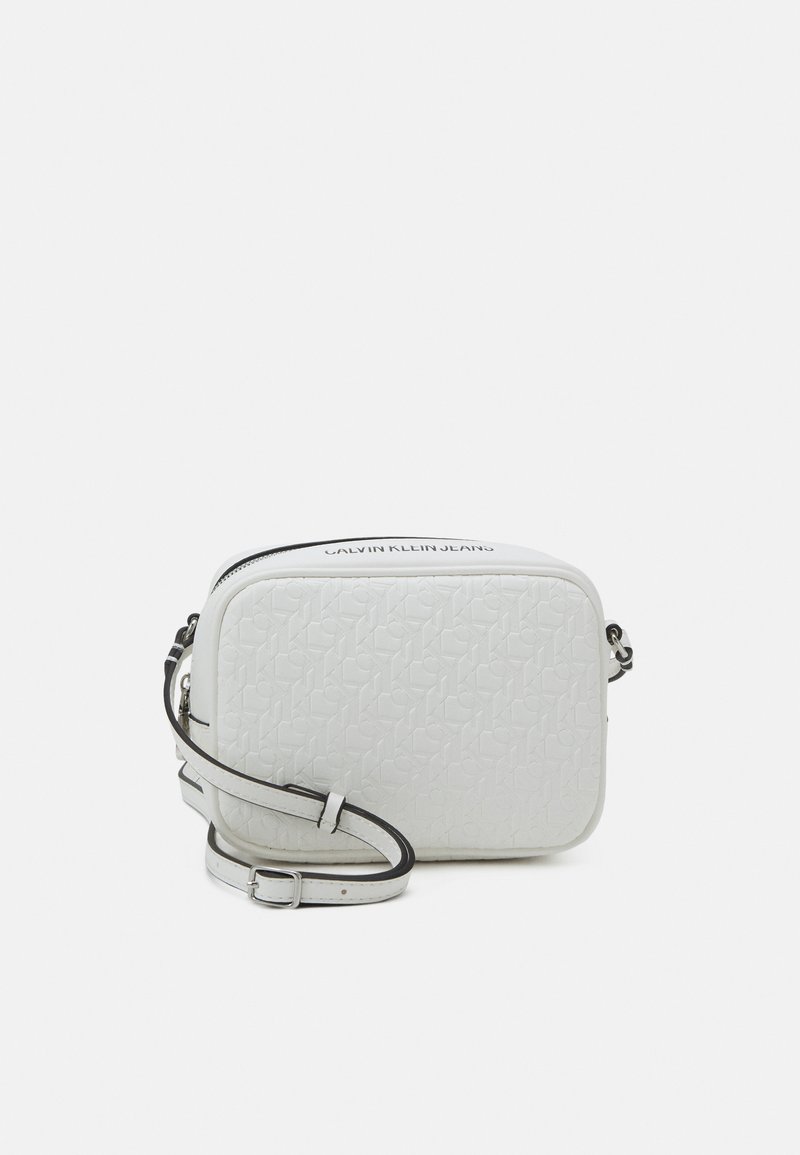 Calvin Klein CAMERA BAG Umhängetasche white/weiß Zalando.at