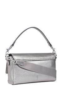 Borsa a mano metallic silver con superficie in pelle texturizzata, dotata di manico superiore e tracolla removibile, con dettagli in metallo argentato.