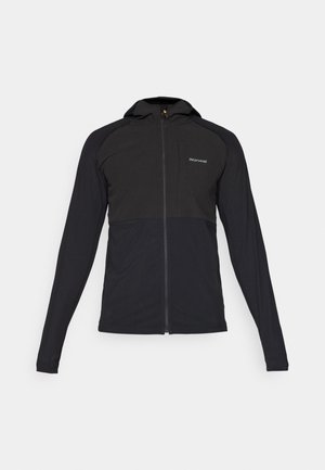 Schwarze Zip-Jacke mit Kapuze, die eine glatte Textur, ein kontrastierendes Oberteil und eine minimalistische Markenkennzeichnung in der oberen linken Ecke aufweist.