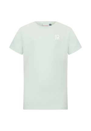 Jasnozielona koszulka z krótkim rękawem i okrągłym dekoltem, z małym białym logo "RETOUR R" na lewej piersi.