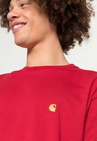 Carhartt WIP CHASE - T-shirt básica - red