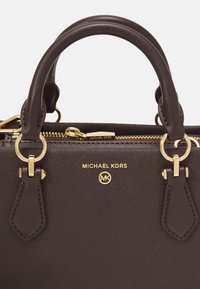 MICHAEL Michael Kors MARILYN XBODY - Håndtasker - chocolate