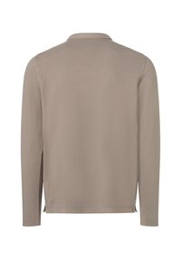 Camicia beige a maniche lunghe con collo a girocollo, mostrata da dietro, che evidenzia cuciture semplici e spacchi laterali all'orlo.