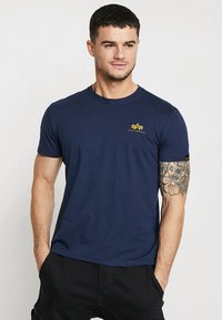 Alpha Industries - SMALL LOGO - T-shirt basic - new navy Miniatuurafbeelding 1