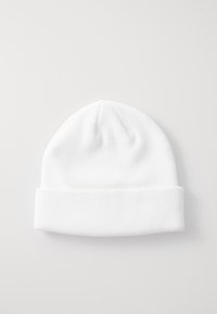 Cappello di lana bianco con risvolto. Texture liscia e cima tondeggiante. Design semplice e privo di decorazioni, adatto a vari stili.