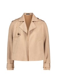 Veste en daim beige avec un design court, un large col, une poche poitrine avant et des accents de patte boutonnée sur les manches. Texture lisse et style minimaliste.