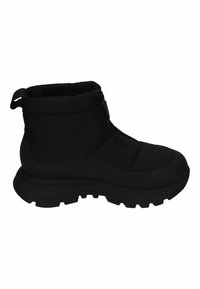 Botas negras hasta el tobillo con un acabado suave y mate, que cuentan con un cierre de cremallera, un cuello acolchado y una suela de goma gruesa y texturizada para mayor tracción.