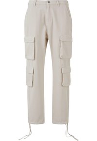 Pantalon cargo beige à coupe décontractée, doté de plusieurs poches sur les côtés, de poignets ajustables et d'une ceinture avec passants.