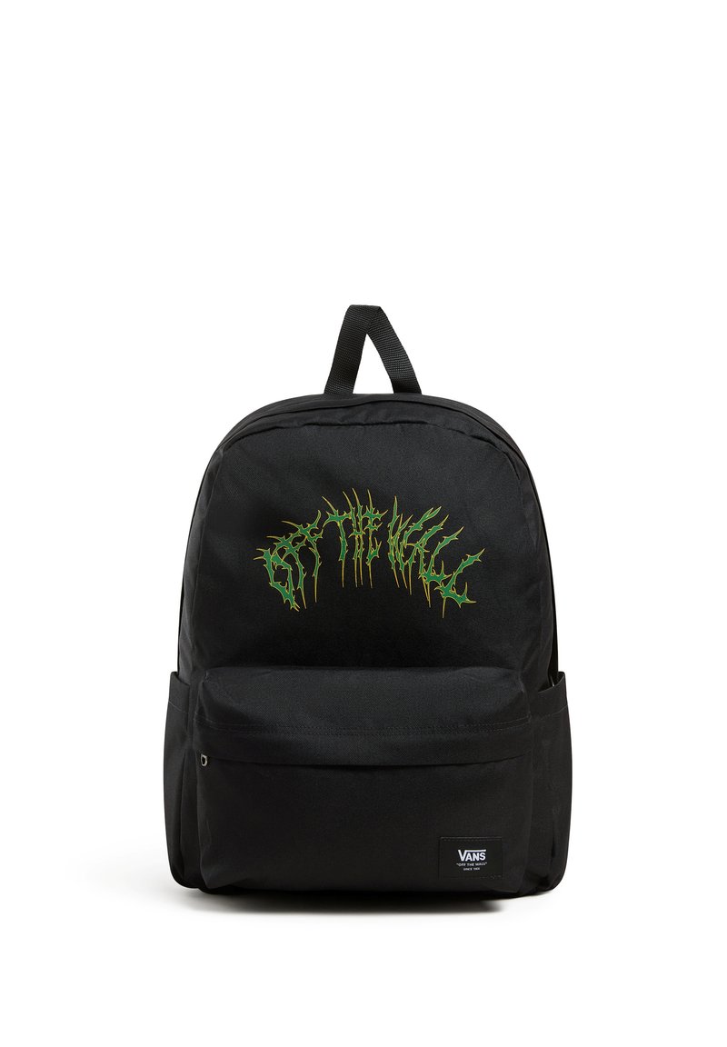 Zaino nero con un design grafico verde sulla parte anteriore. Il materiale sembra resistente, con una texture liscia e una tasca con zip sul davanti.