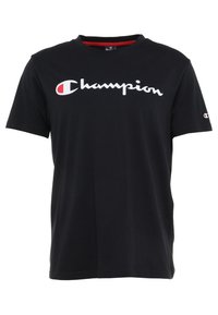 Svart bomullströja med korta ärmar, med en vit broderad "Champion"-logotyp över bröstet och en röd accent innanför halsringningen.