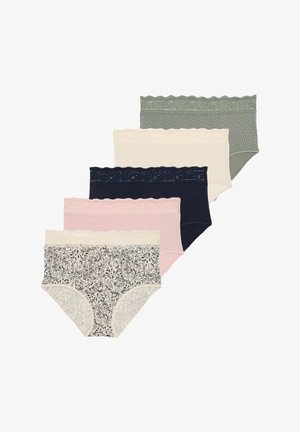 Cinco pares de ropa interior de mujer: rosa, beige, azul marino oscuro, con lunares verdes y con estampado floral; elaboradas con una suave tela con encaje.