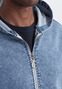 Ombre Chaqueta vaquera - light indigo