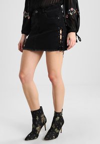 Urban Classics LACE UP SKIRT - Farmerszoknya - black washed