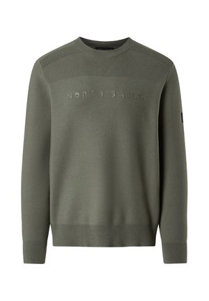 Sudadera verde oliva con cuello, puños y dobladillo de canalé. La parte frontal presenta el texto en relieve "NORTH SAILS" en un diseño tonal sutil.