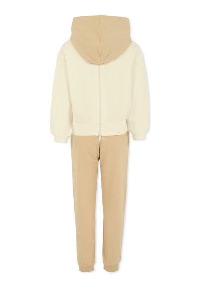 Crème zip-up hoodie met een beige capuchon en beige joggerbroeken. Zachte stof met elastische boorden en tailleband. Glad textuur, casual ontwerp.