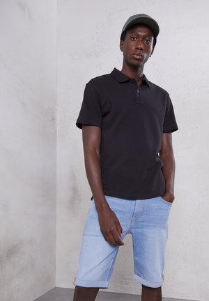 MONOGRAM BADGE RELAXED - Polo - black
