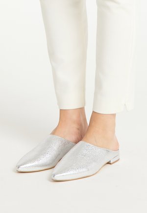 Papucsszandálok - silber