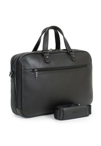 Sort læder laptop taske med to øverste håndtag, frontlommer med lynlås og aftagelig skulderrem. Har en tekstureret overflade og et slankt design.