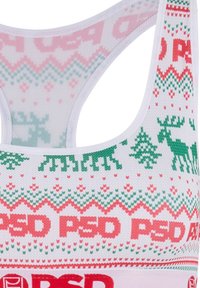 Weißer Sport-BH mit festlichem Muster. Enthält pinke, grüne und rote Designs von Rentieren, Bäumen und geometrischen Formen.