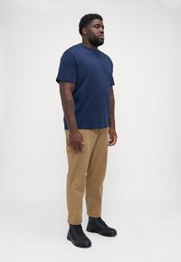 YOURTURN UNISEX - Základné tričko - dark blue